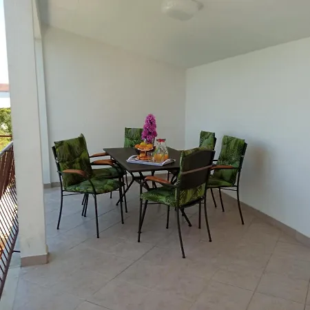 Rose Apartment *