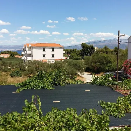 Apartment Rose Supetar