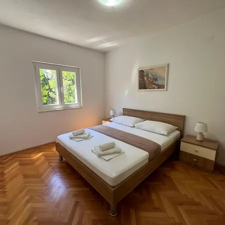 Apartment Rose Supetar